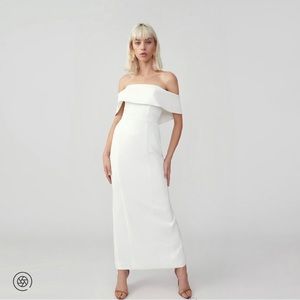 Brand new. Never used 
Fabric Colour: Heavy Georgette Ivory
Length: Ankle.